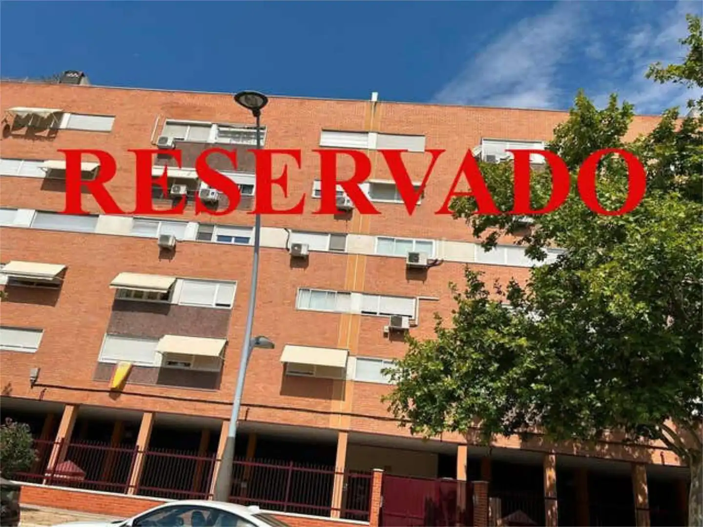 Piso en venta en La Almozara Vista exterior de Piso en venta en Zaragoza con Calefacción y Amueblado