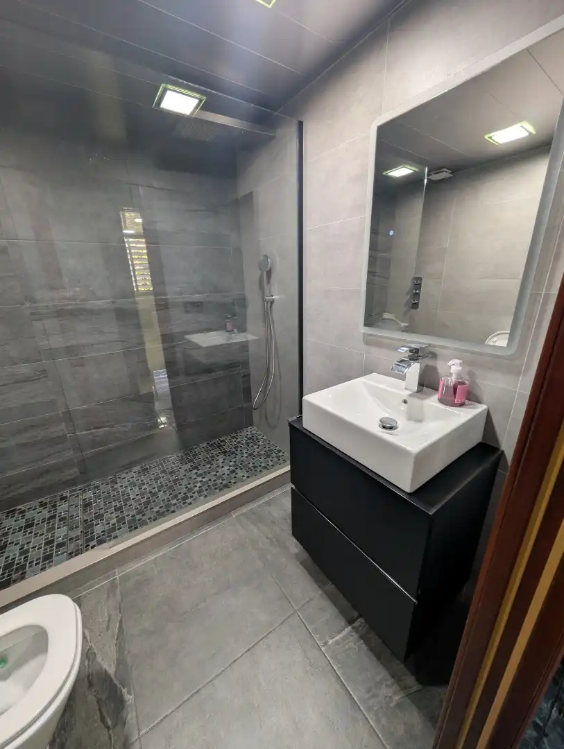 Piso en venta en Avinguda de la Generalitat, 184, Torrent Ballester Baño de Piso en venta en Viladecans con Aire acondicionado, Amueblado y Horno