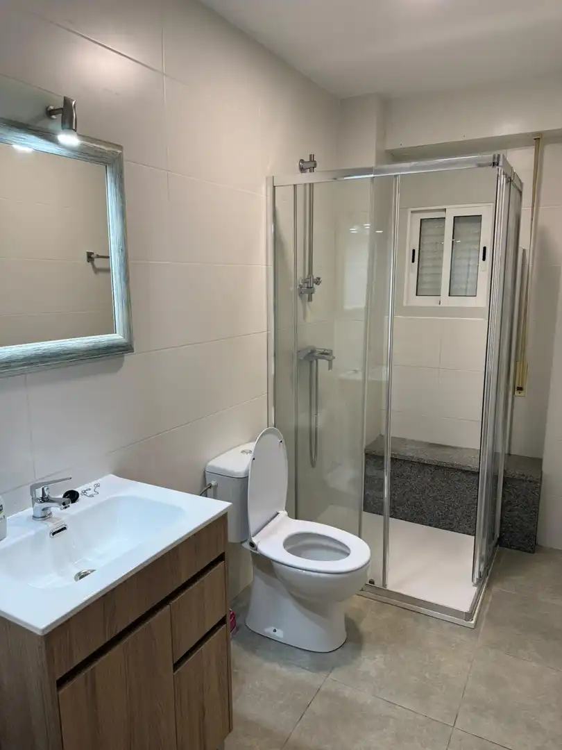 Habitació a Rúa Pero Meogo, 4, San Francisco Bany de Pis per a compartir en Ourense Capital amb Calefacció, Parquet i Traster