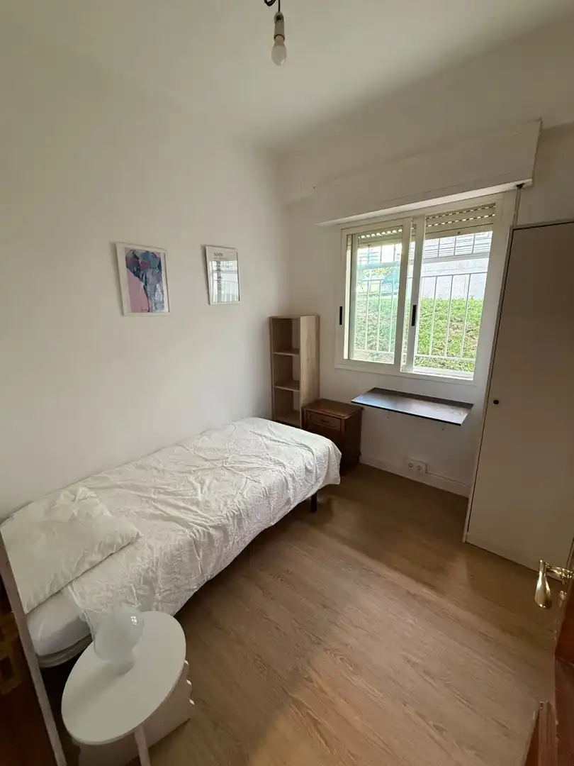 Habitació a Rúa Pero Meogo, 4, San Francisco Dormitori de Pis per a compartir en Ourense Capital amb Calefacció, Parquet i Traster
