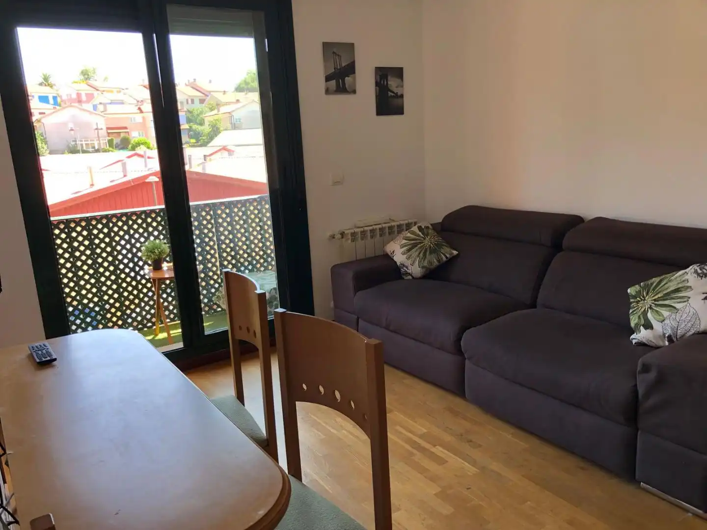 Flat for rent in Avenida la Playa, 19, Colunga Living room of Flat for rent in Colunga with Heating, Parquet flooring and Terrace