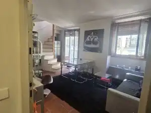 Dúplex de alquiler en Calle de Moratín, 18, Cortes - Huertas Sala de estar de Dúplex de alquiler en Madrid Capital con Balcón