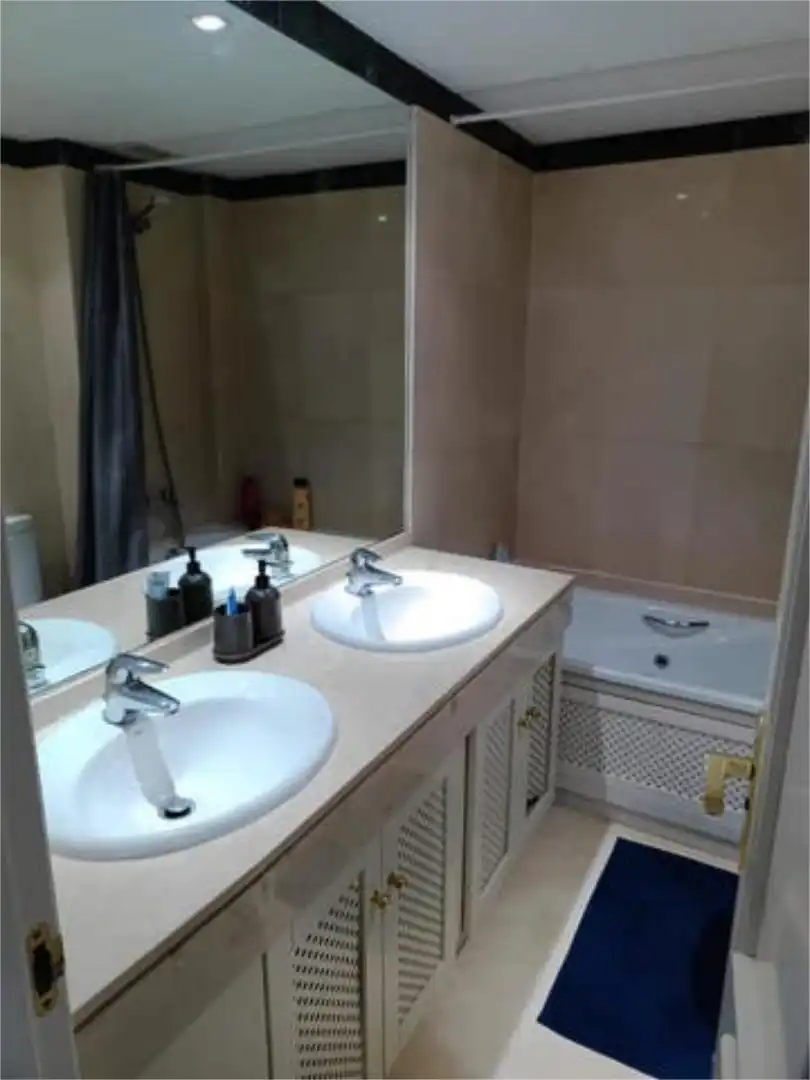 Wohnung zum Verkauf in Puerto de Sotogrande - La Marina Badezimmer von Wohnung zum Verkauf in Sotogrande mit Heizung, Privatgarten und Terrasse