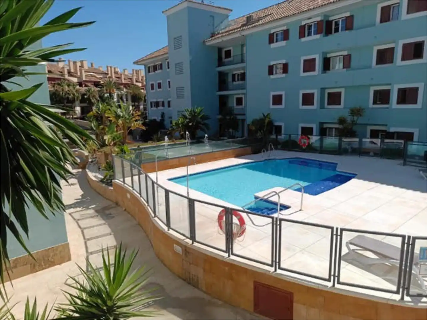 Wohnung zum Verkauf in Puerto de Sotogrande - La Marina Schwimmbecken von Wohnung zum Verkauf in Sotogrande mit Heizung, Privatgarten und Terrasse