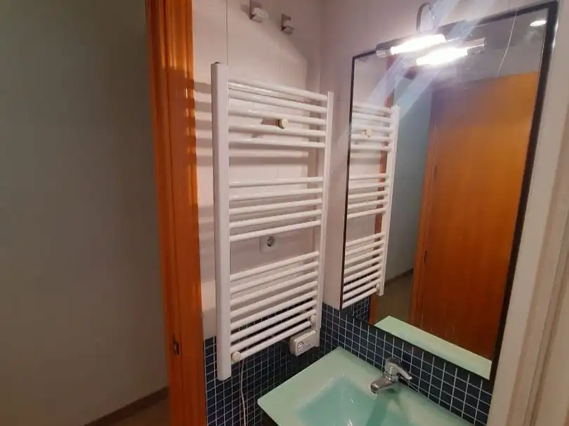 Flat for sale in Calle Germán Pérez Carrasco, 33, Quintana Bathroom of Flat for sale in Madrid with Air Conditioner, Heating and Parquet flooring