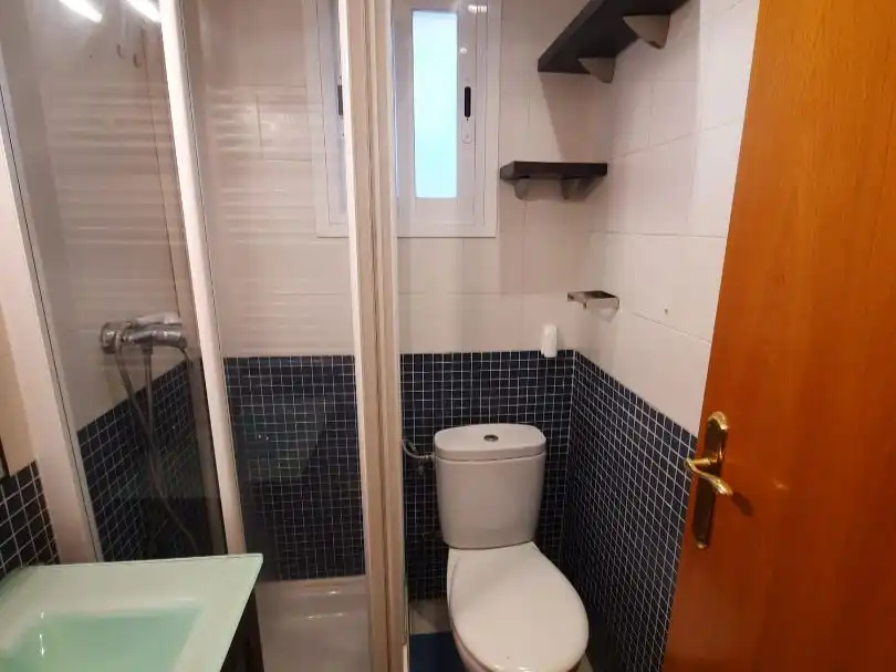 Flat for sale in Calle Germán Pérez Carrasco, 33, Quintana Bathroom of Flat for sale in Madrid with Air Conditioner, Heating and Parquet flooring