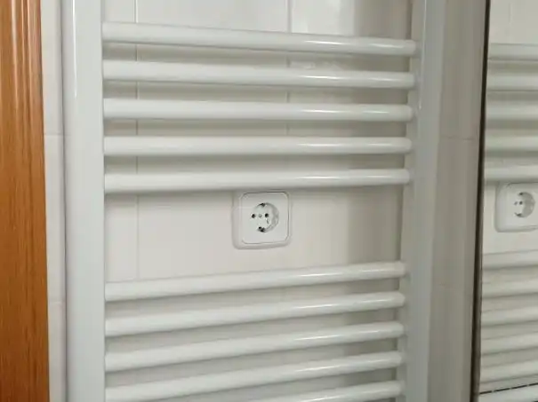 Flat for sale in Calle Germán Pérez Carrasco, 33, Quintana Bathroom of Flat for sale in Madrid with Air Conditioner, Heating and Parquet flooring