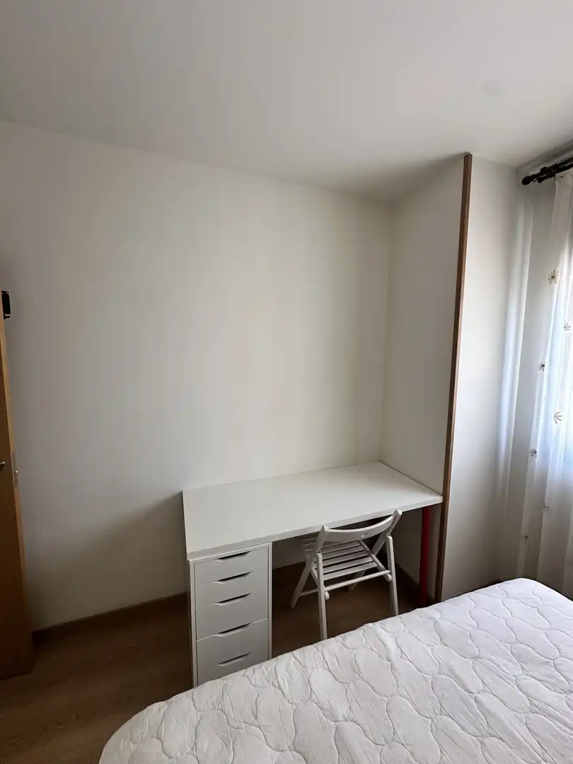Piso de alquiler en Avenida del Aeropuerto, 52, Ciudad Jardín - Zoco Habitación de Piso de alquiler en Córdoba con Aire acondicionado, Parquet y Amueblado
