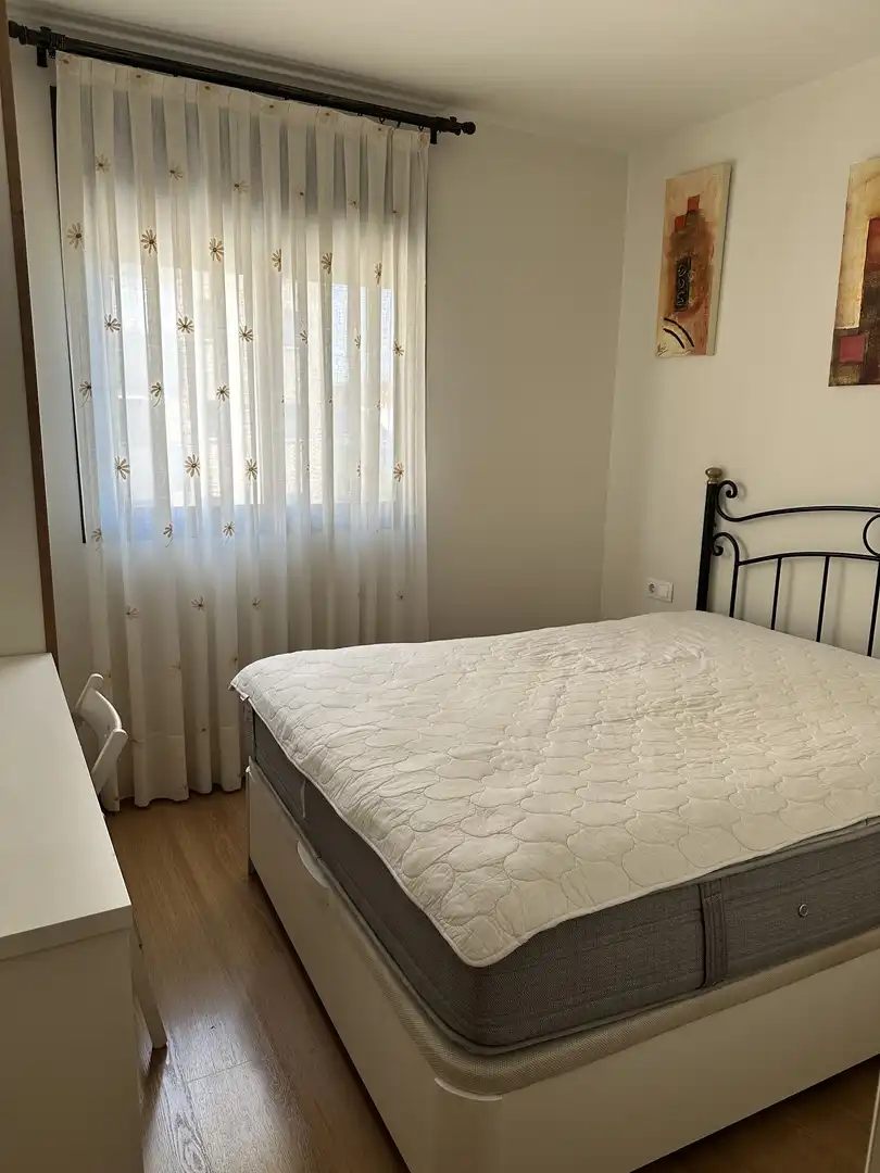 Piso de alquiler en Avenida del Aeropuerto, 52, Ciudad Jardín - Zoco Habitación de Piso de alquiler en Córdoba con Aire acondicionado, Parquet y Amueblado