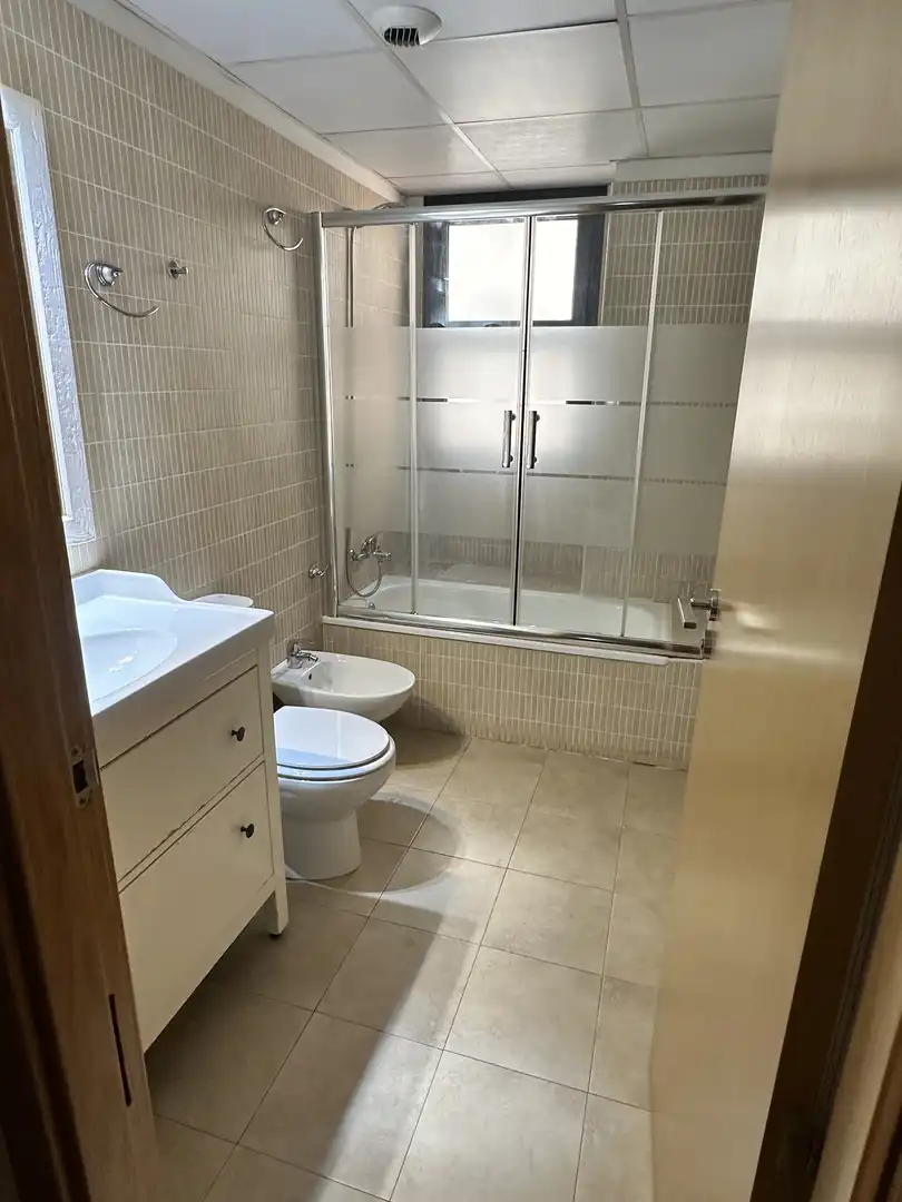 Piso de alquiler en Avenida del Aeropuerto, 52, Ciudad Jardín - Zoco Baño de Piso de alquiler en Córdoba con Aire acondicionado, Parquet y Amueblado