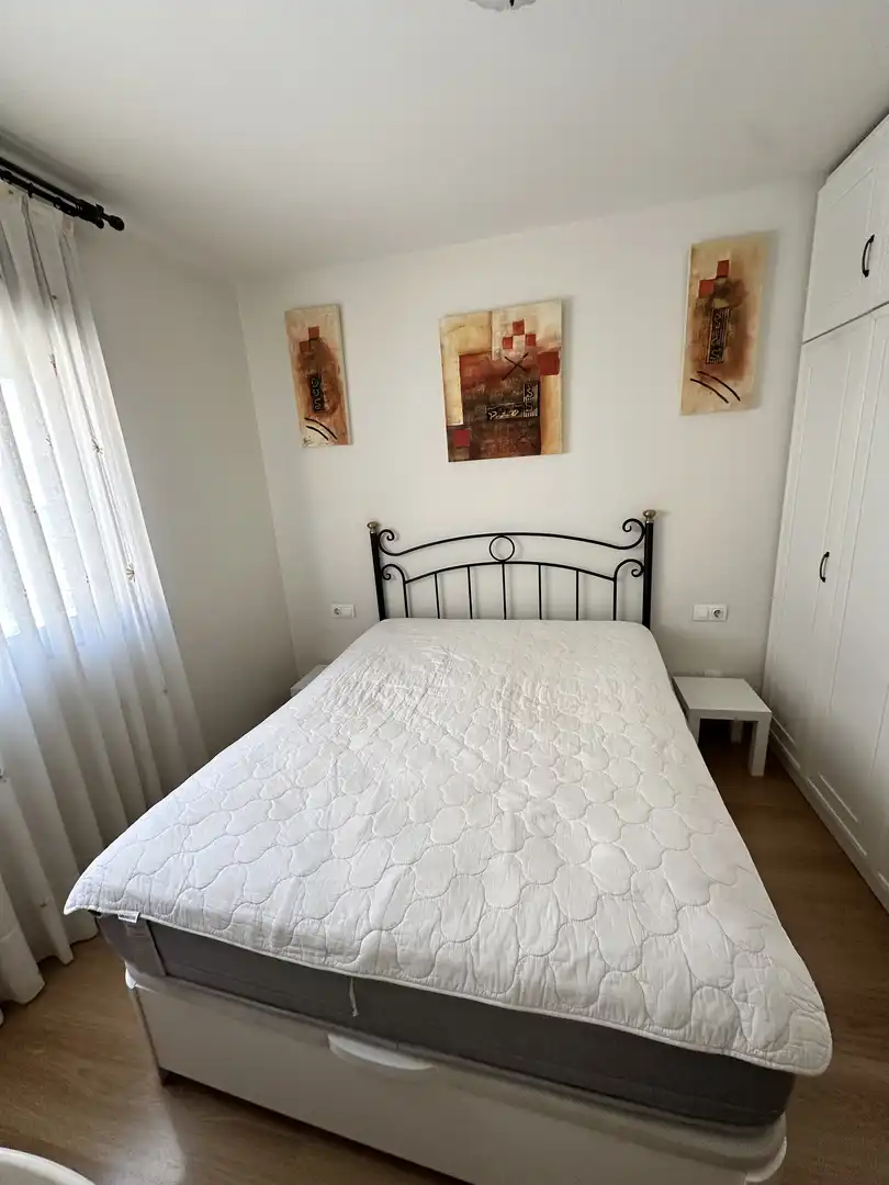 Piso de alquiler en Avenida del Aeropuerto, 52, Ciudad Jardín - Zoco Habitación de Piso de alquiler en Córdoba con Aire acondicionado, Parquet y Amueblado
