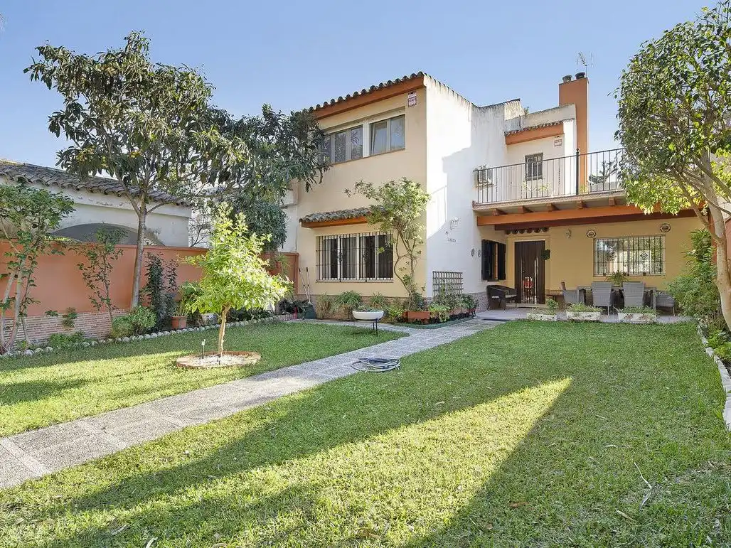 Garten von Einfamilien-Reihenhaus zur Miete in El Puerto de Santa María mit Klimaanlage, Heizung und Privatgarten