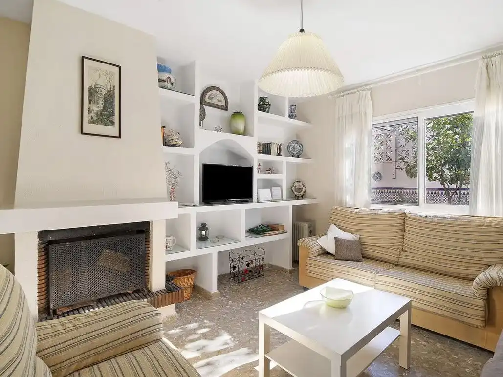 Wohnzimmer von Einfamilien-Reihenhaus zur Miete in El Puerto de Santa María mit Klimaanlage, Heizung und Privatgarten