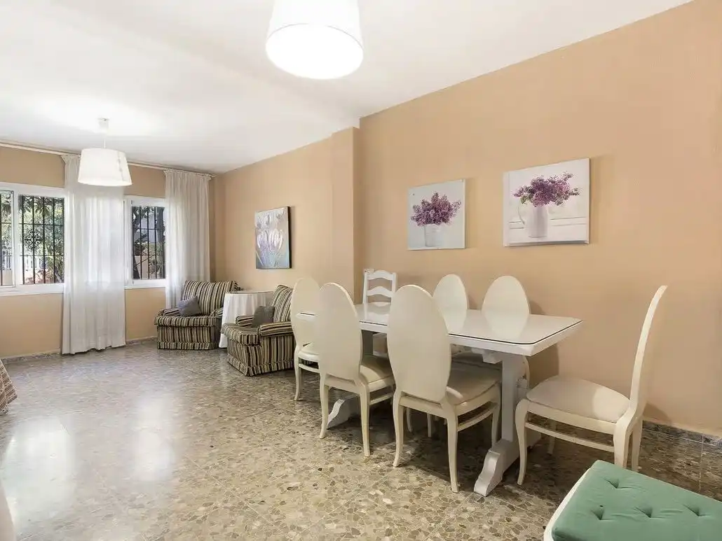 Esszimmer von Einfamilien-Reihenhaus zur Miete in El Puerto de Santa María mit Klimaanlage, Heizung und Privatgarten