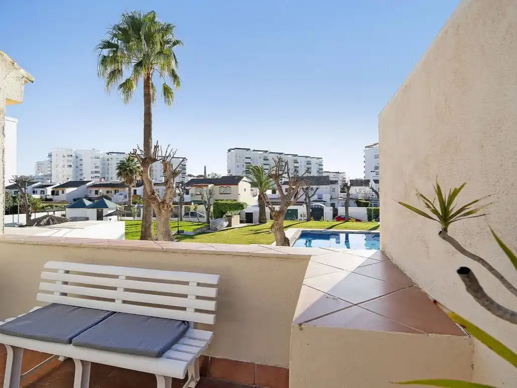 Terrasse von Einfamilien-Reihenhaus zur Miete in El Puerto de Santa María mit Klimaanlage, Heizung und Privatgarten