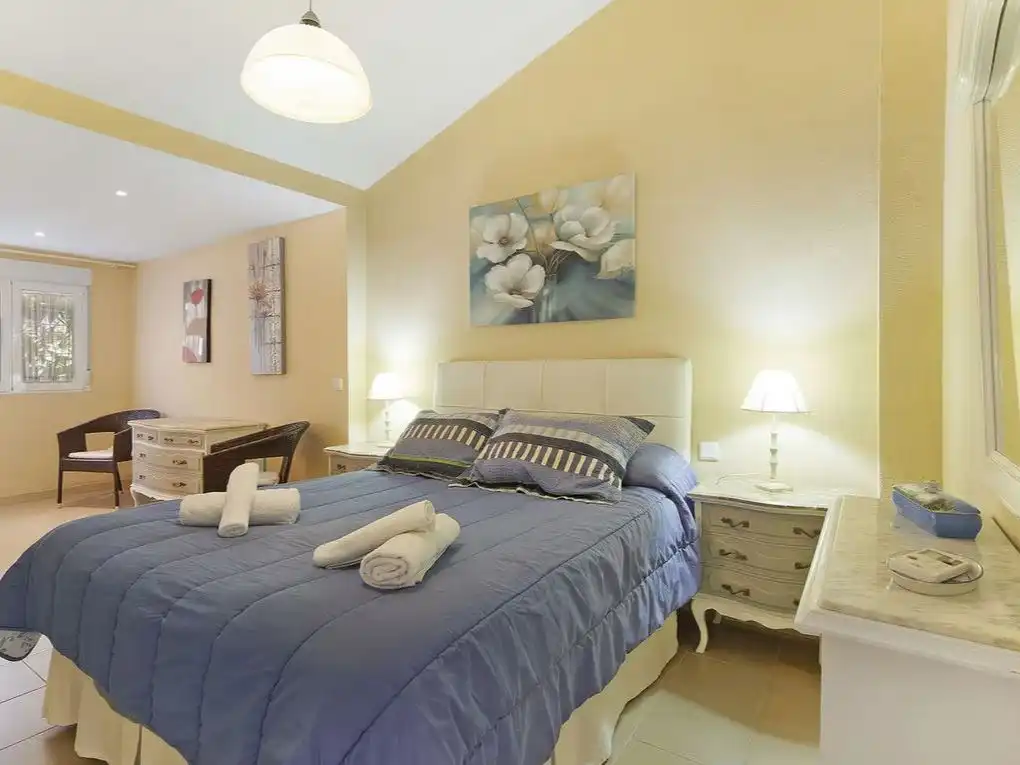 Schlafzimmer von Einfamilien-Reihenhaus zur Miete in El Puerto de Santa María mit Klimaanlage, Heizung und Privatgarten