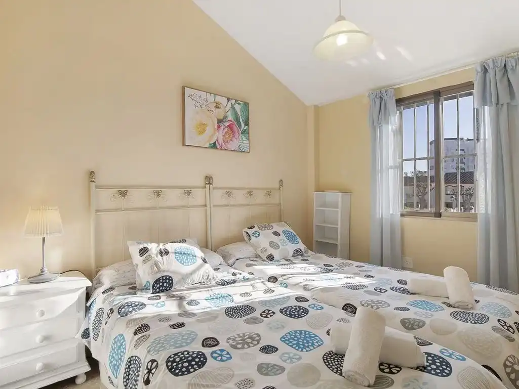 Schlafzimmer von Einfamilien-Reihenhaus zur Miete in El Puerto de Santa María mit Klimaanlage, Heizung und Privatgarten