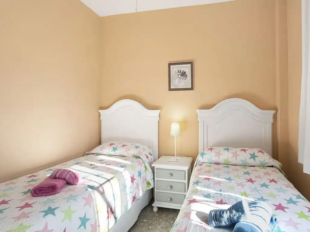 Schlafzimmer von Einfamilien-Reihenhaus zur Miete in El Puerto de Santa María mit Klimaanlage, Heizung und Privatgarten