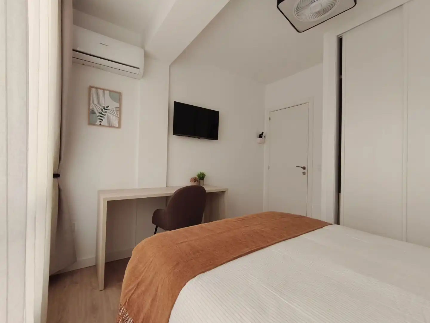 Zimmer in Calle Martínez Maldonado, 28, Los Castillejos - La Trinidad Schlafzimmer von Wohnung zur untervermieten in Málaga mit Klimaanlage, Parkett und Möbliert