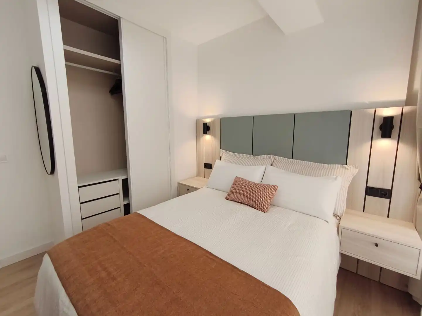 Zimmer in Calle Martínez Maldonado, 28, Los Castillejos - La Trinidad Schlafzimmer von Wohnung zur untervermieten in Málaga mit Klimaanlage, Parkett und Möbliert
