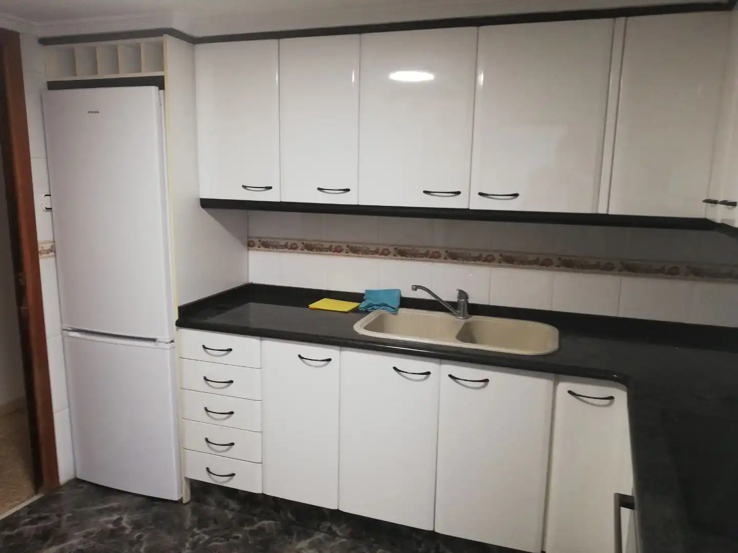 Piso de alquiler en Carrer del Cardenal Vera, 35, Sants Patrons Cocina de Piso de alquiler en Alzira con Aire acondicionado y Amueblado