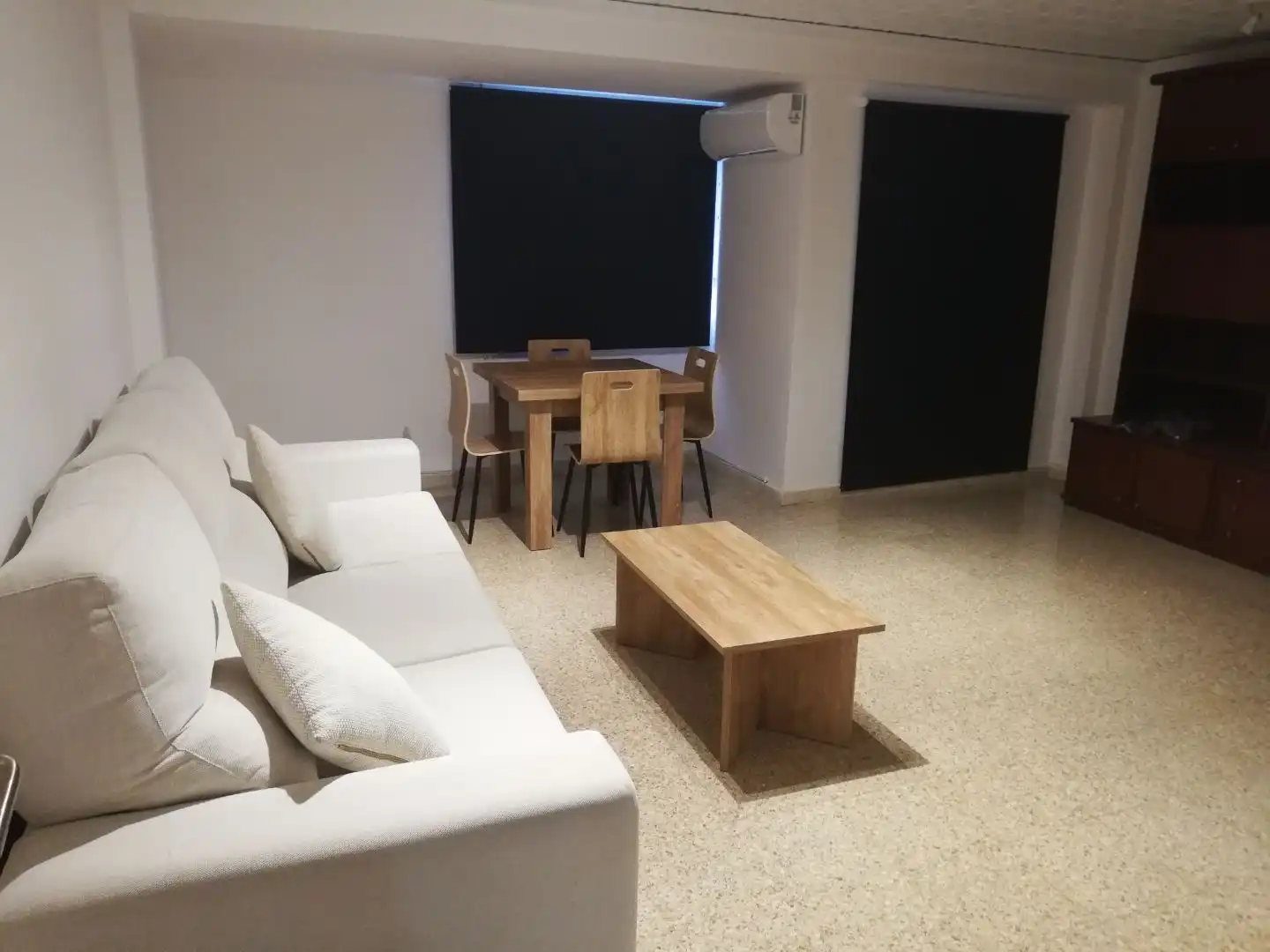 Piso de alquiler en Carrer del Cardenal Vera, 35, Sants Patrons Sala de estar de Piso de alquiler en Alzira con Aire acondicionado y Amueblado