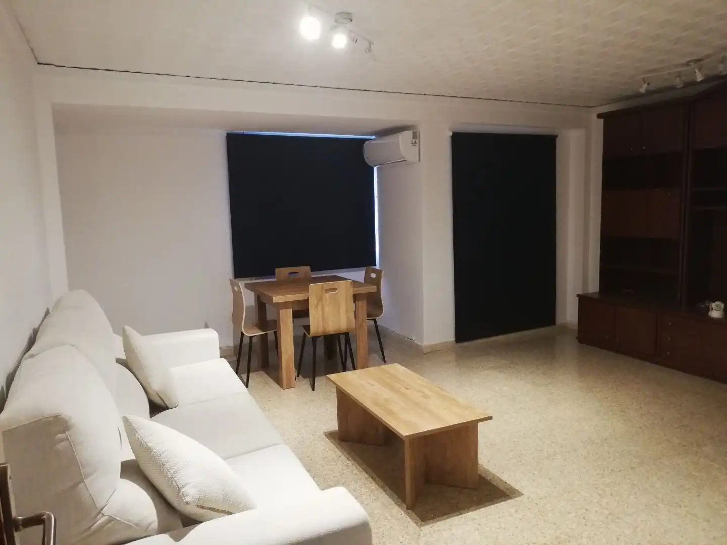 Piso de alquiler en Carrer del Cardenal Vera, 35, Sants Patrons Sala de estar de Piso de alquiler en Alzira con Aire acondicionado y Amueblado