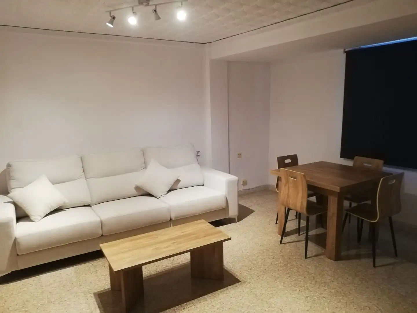 Piso de alquiler en Carrer del Cardenal Vera, 35, Sants Patrons Sala de estar de Piso de alquiler en Alzira con Aire acondicionado y Amueblado