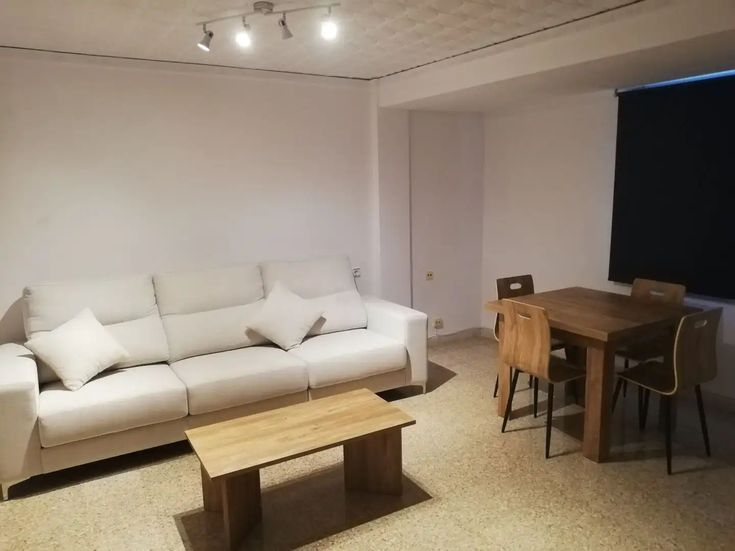 Piso de alquiler en Carrer del Cardenal Vera, 35, Sants Patrons Sala de estar de Piso de alquiler en Alzira con Aire acondicionado y Amueblado