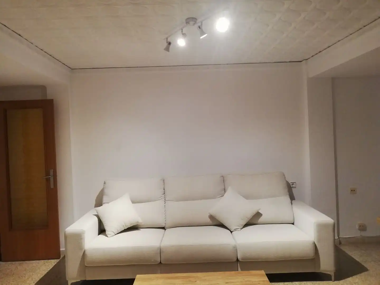 Piso de alquiler en Carrer del Cardenal Vera, 35, Sants Patrons Sala de estar de Piso de alquiler en Alzira con Aire acondicionado y Amueblado