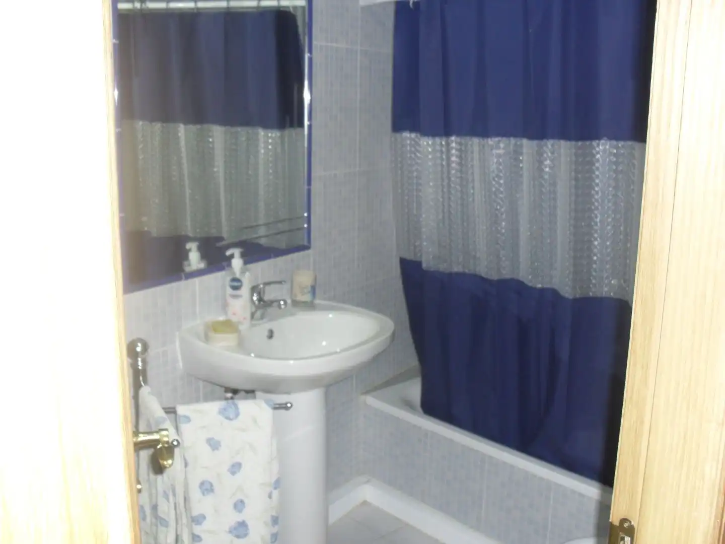 Badezimmer von Wohnungen zur Miete in A Cañiza   mit Heizung und Möbliert