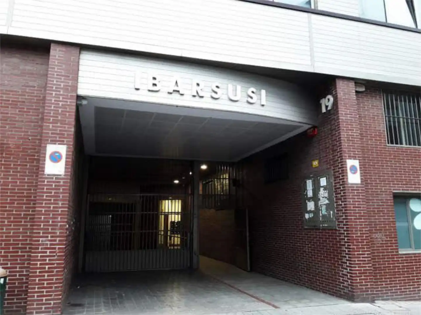 Garage zur Miete in Bolueta Außenansicht von Garage zur Miete in Bilbao