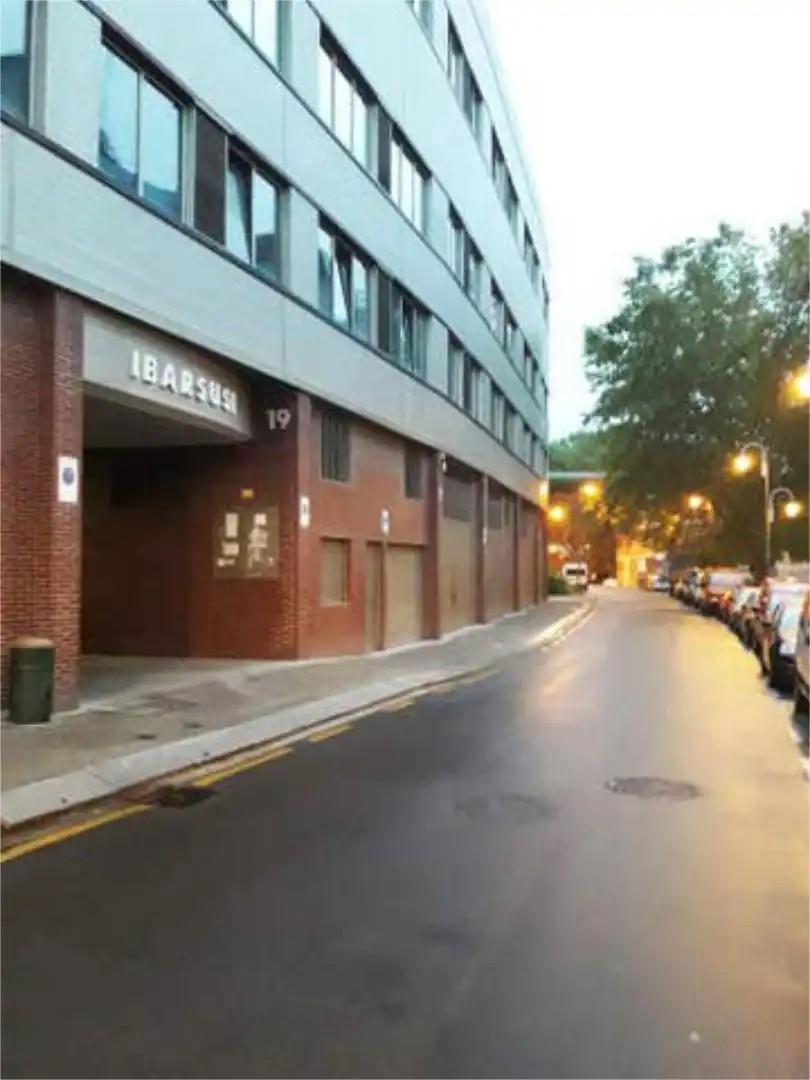 Garage zur Miete in Bolueta Außenansicht von Garage zur Miete in Bilbao