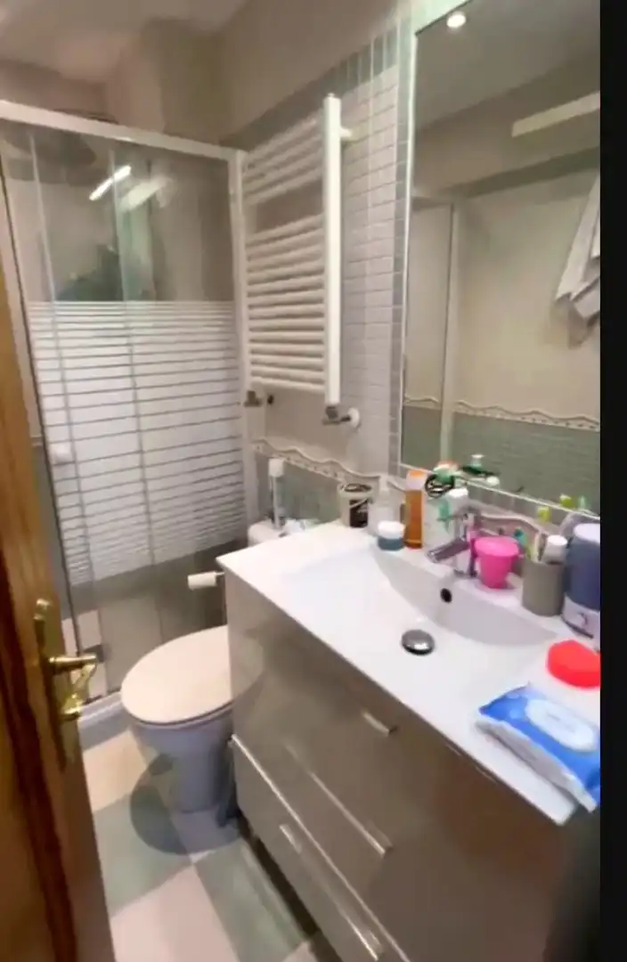 Badezimmer von Wohnung zum Verkauf in Madrid mit Klimaanlage, Heizung und Parkett