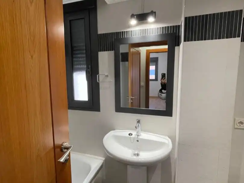 Piso de alquiler en Calle Emir, 1, Parque Lagos Baño de Piso de alquiler en Granada con Aire acondicionado, Calefacción y Parquet