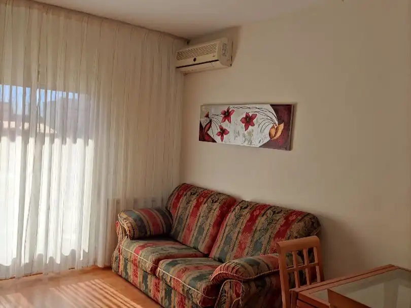 Flat for rent in Calle del Pinzón, 2, Vista Alegre Living room of Flat for rent in Madrid with Air Conditioner, Heating and Parquet flooring