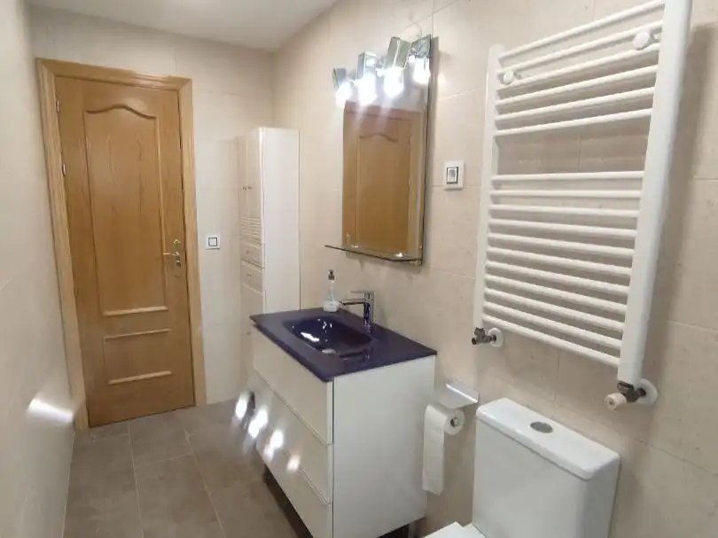 Flat for rent in Calle del Pinzón, 2, Vista Alegre Bathroom of Flat for rent in Madrid with Air Conditioner, Heating and Parquet flooring