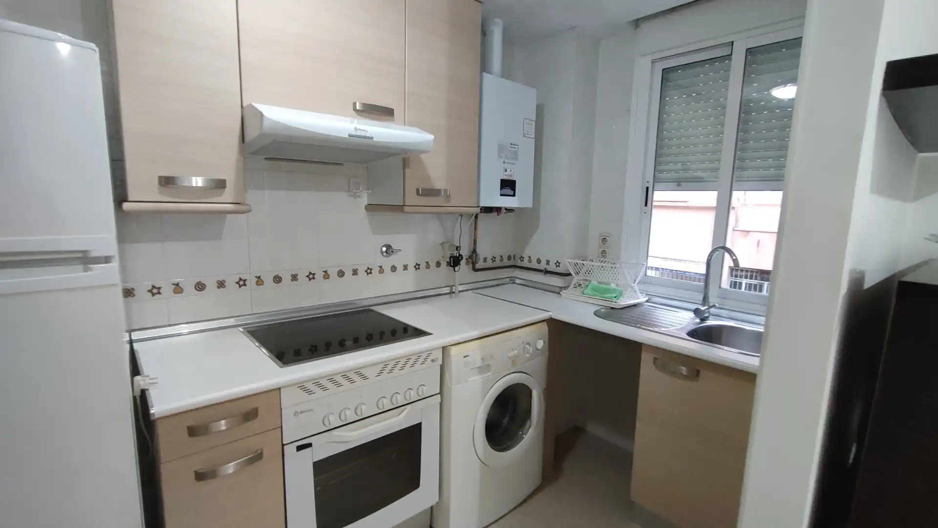 Apartments for rent in Calle de Matilde Hernández, 27, San Isidro Kitchen of Apartments for rent in Madrid with Heating, Private garden and Parquet flooring