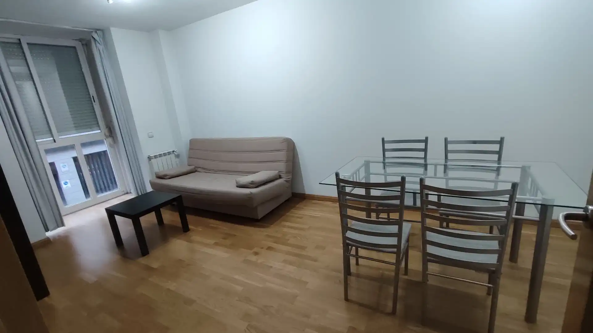 Apartments for rent in Calle de Matilde Hernández, 27, San Isidro Living room of Apartments for rent in Madrid with Heating, Private garden and Parquet flooring