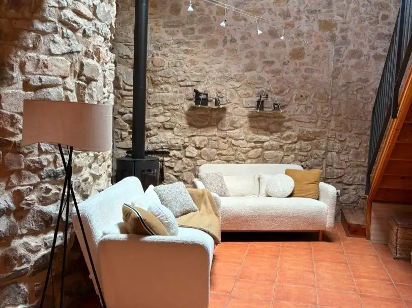 Sala de estar de Finca rústica en venta en Tremp con Aire acondicionado, Calefacción y Jardín privado