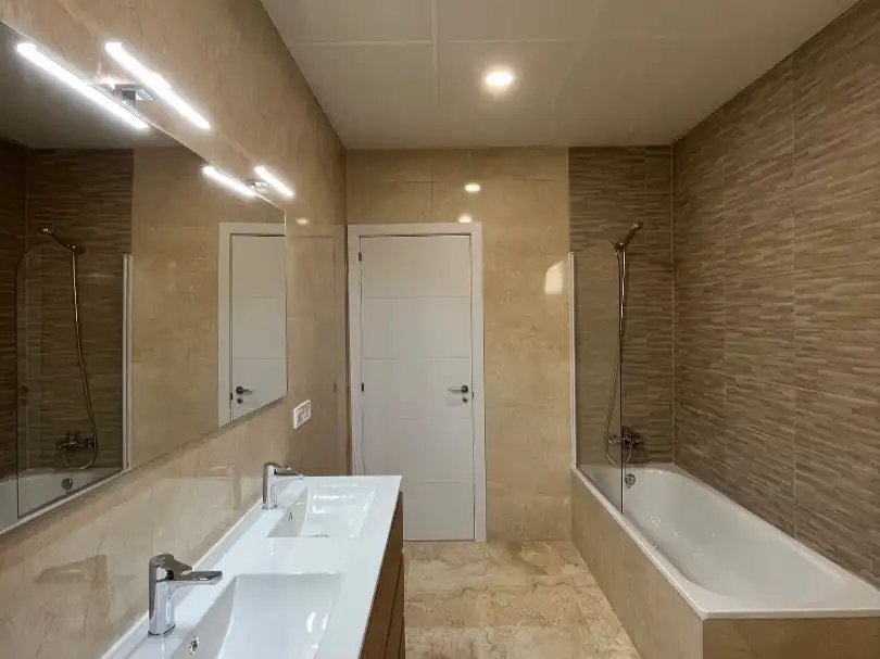 Flat for sale in Calle del Príncipe de Vergara, 269, Hispanoamérica - Bernabéu Bathroom of Flat for sale in Madrid Capital with Air Conditioner and Balcony