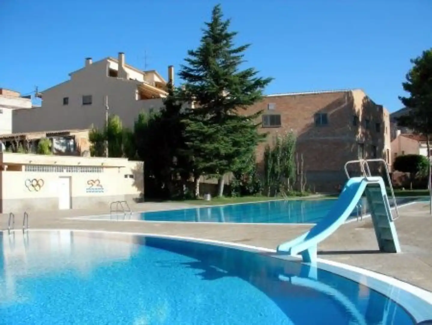 Piscina de Casa adosada en venda en Os de Balaguer amb Aire condicionat, Calefacció i Moblat