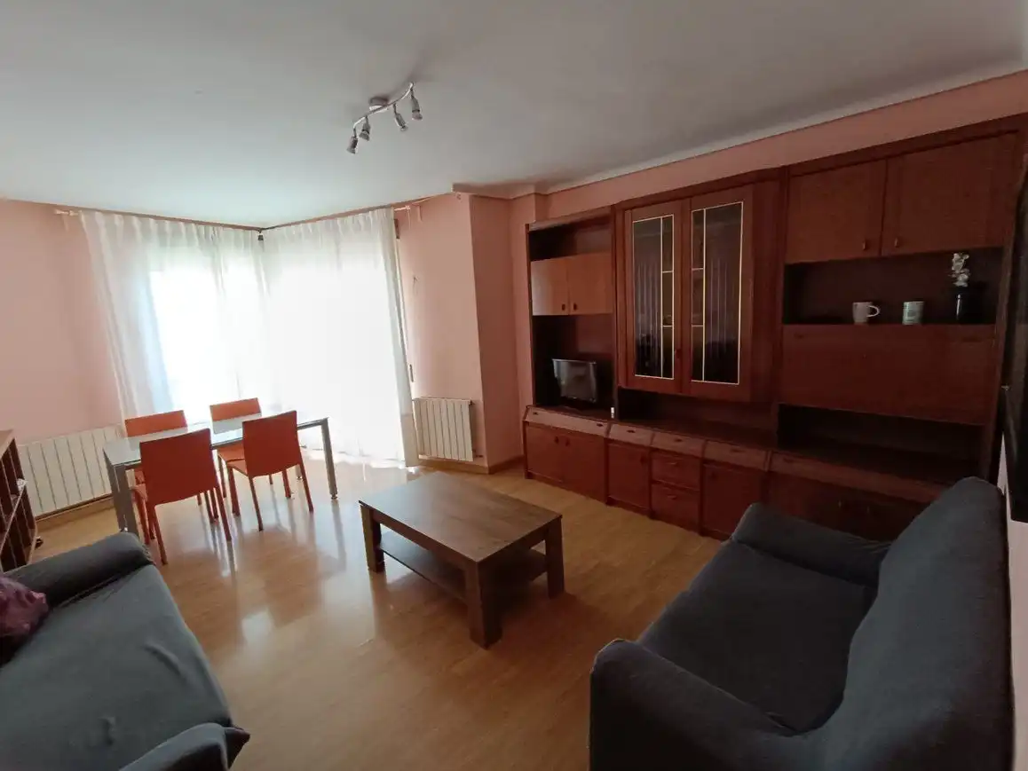 Piso de alquiler en Calle Hermanos Falco, 34, Hospital Sala de estar de Piso de alquiler en Albacete con Calefacción, Parquet y Terraza