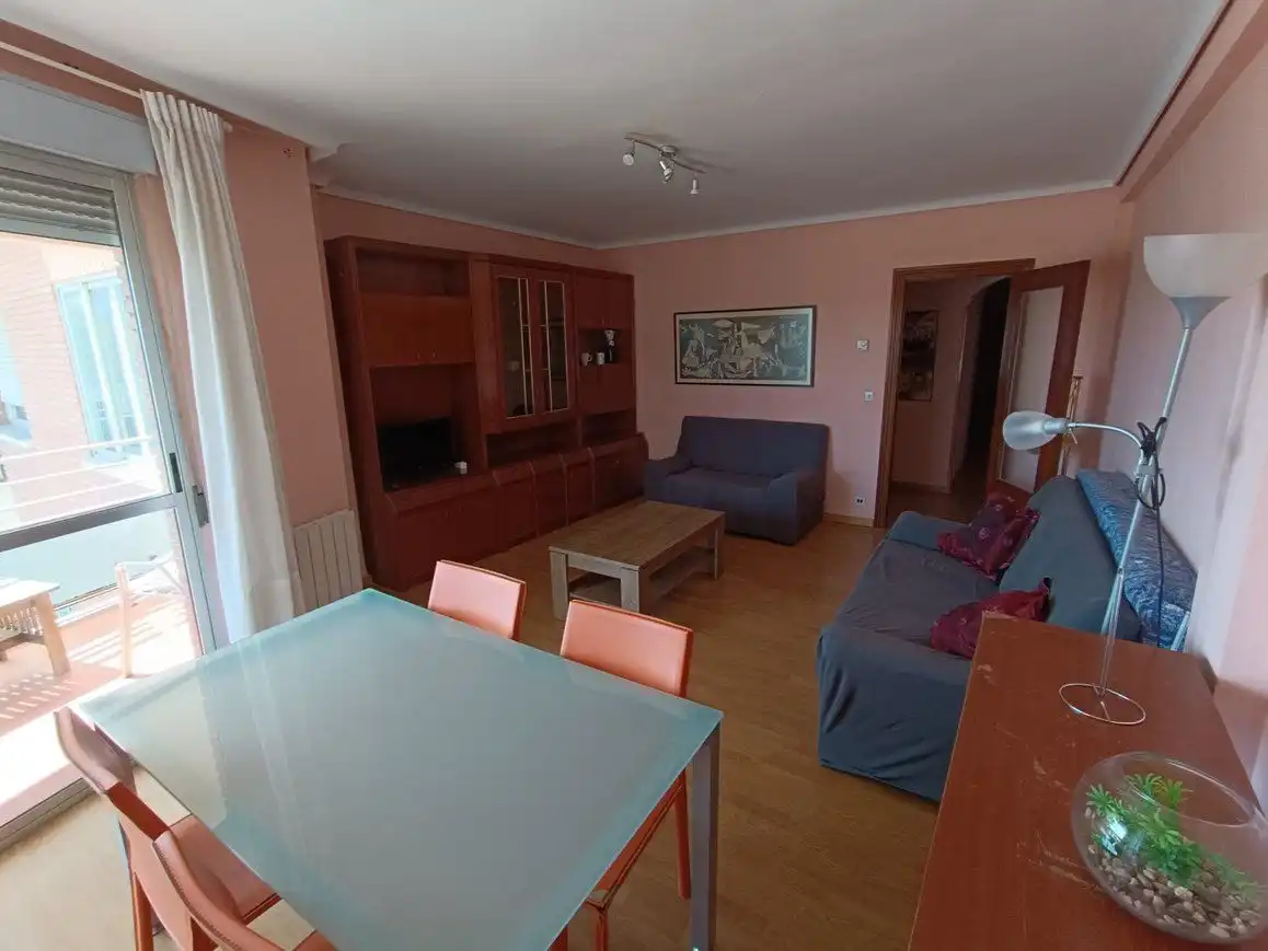 Piso de alquiler en Calle Hermanos Falco, 34, Hospital Sala de estar de Piso de alquiler en Albacete con Calefacción, Parquet y Terraza