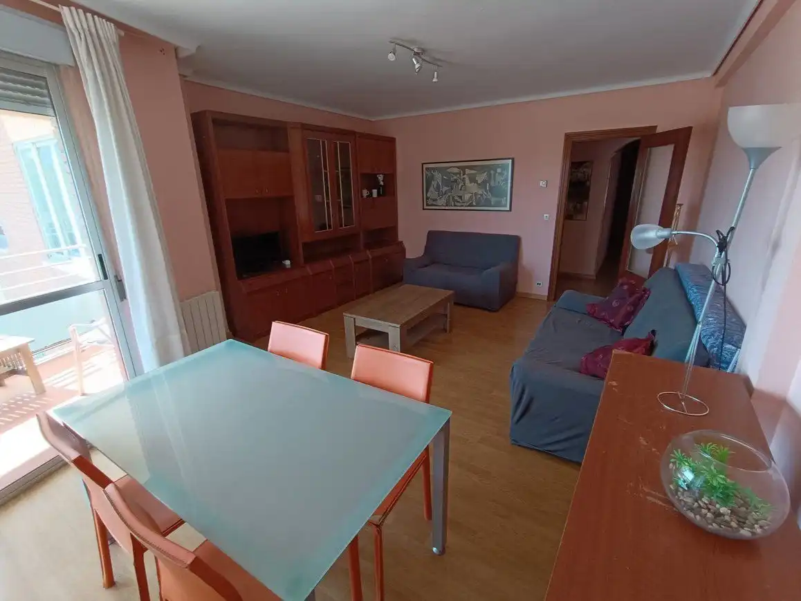 Piso de alquiler en Calle Hermanos Falco, 34, Hospital Sala de estar de Piso de alquiler en Albacete con Calefacción, Parquet y Terraza