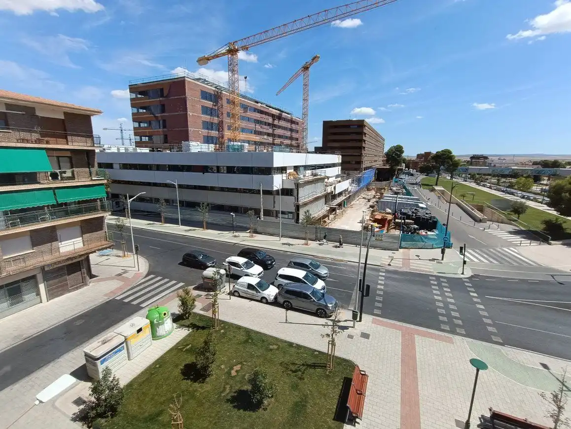 Piso de alquiler en Calle Hermanos Falco, 34, Hospital Vista exterior de Piso de alquiler en Albacete con Calefacción, Parquet y Terraza