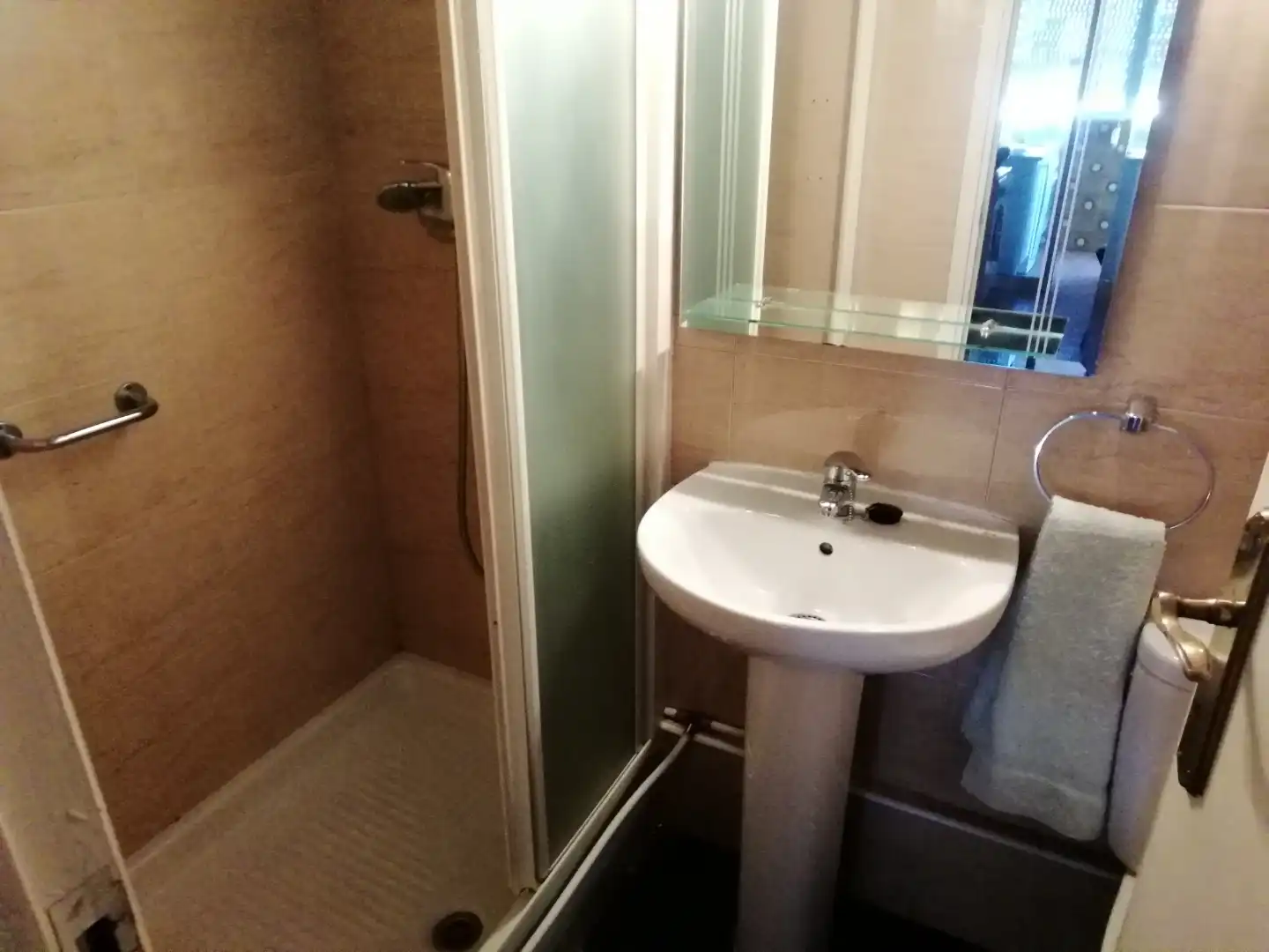 Flat for rent in Calle de Maqueda, 20, Aluche Bathroom of Flat for rent in Madrid with Air Conditioner, Heating and Parquet flooring