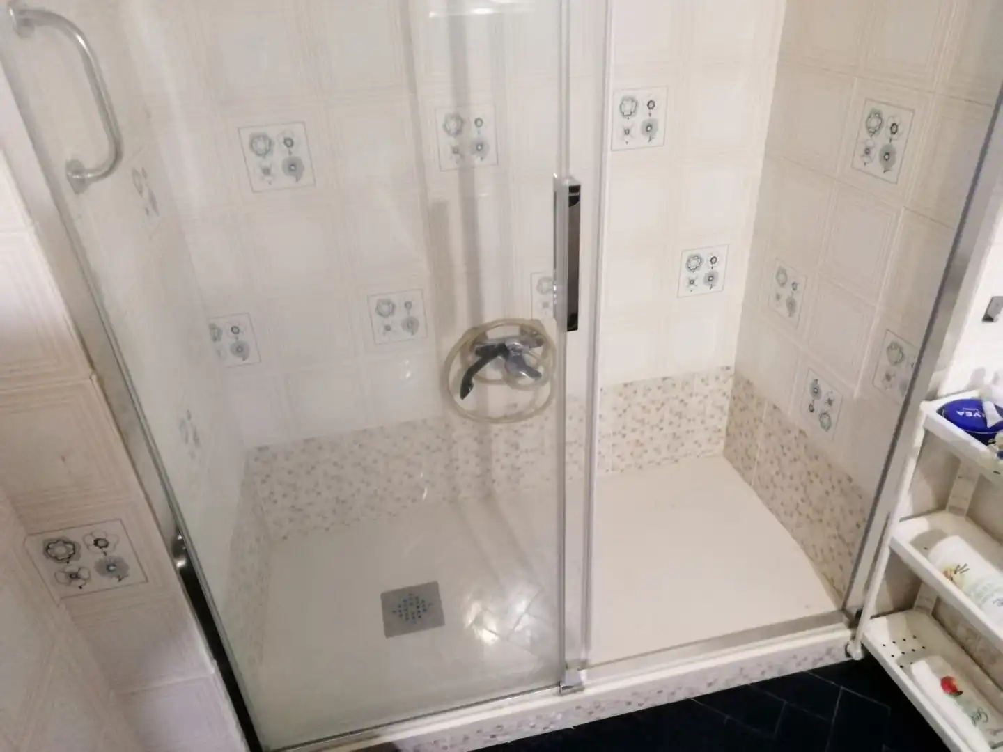 Flat for rent in Calle de Maqueda, 20, Aluche Bathroom of Flat for rent in Madrid with Air Conditioner, Heating and Parquet flooring