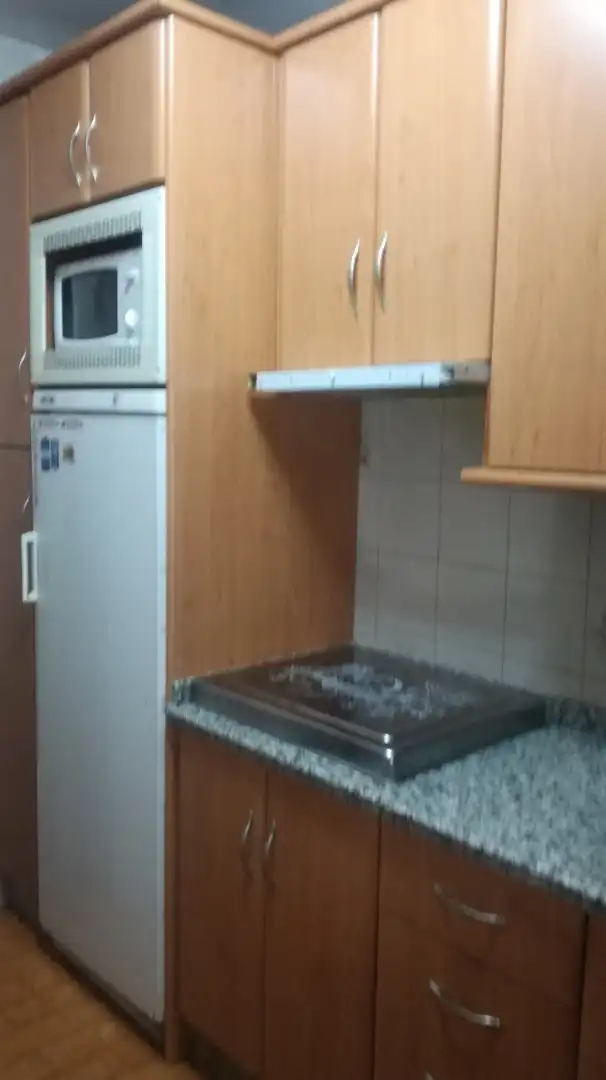 Pis de lloguer a Calle Juan Tocino, 10, Sta. Marina - San Andrés - San Pablo - San Lorenzo Cuina de Pis de lloguer en Córdoba amb Aire condicionat, Moblat i Forn