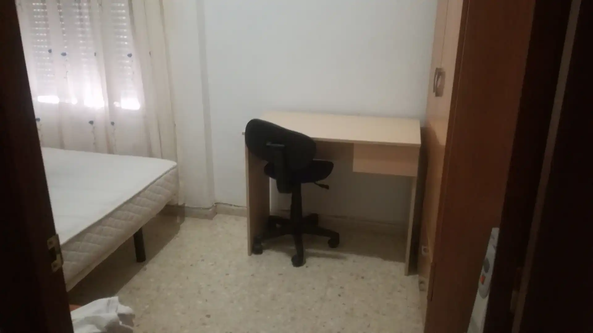 Pis de lloguer a Calle Juan Tocino, 10, Sta. Marina - San Andrés - San Pablo - San Lorenzo Dormitori de Pis de lloguer en Córdoba amb Aire condicionat, Moblat i Forn